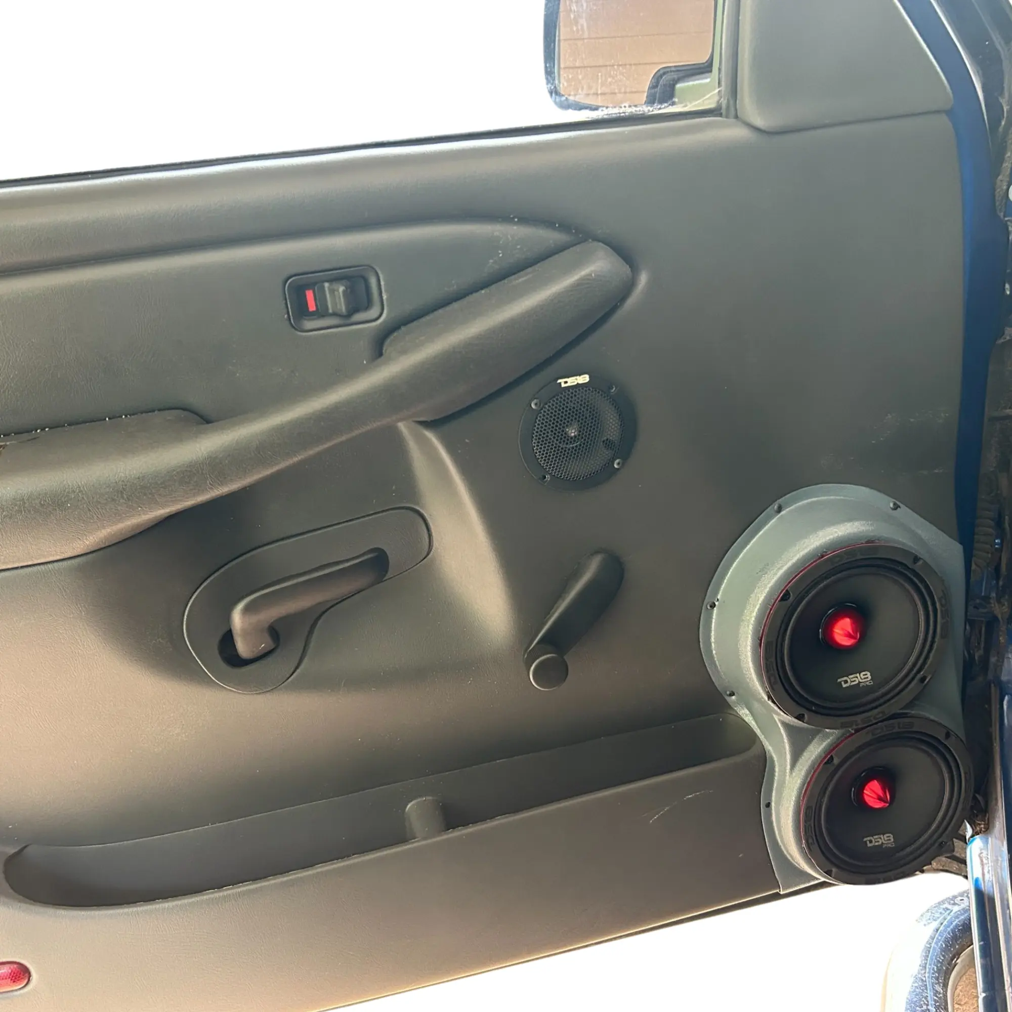 Front Door Dual 6.5 in Speaker Pods for 2000-2006 Chevrolet Silverado GMC Sierra Front Door Custom Speaker Pods for the 2000-2006 Chevrolet Silverado GMC Sierra to hold Dual 6.5 in speakers for car audio installation upgrade