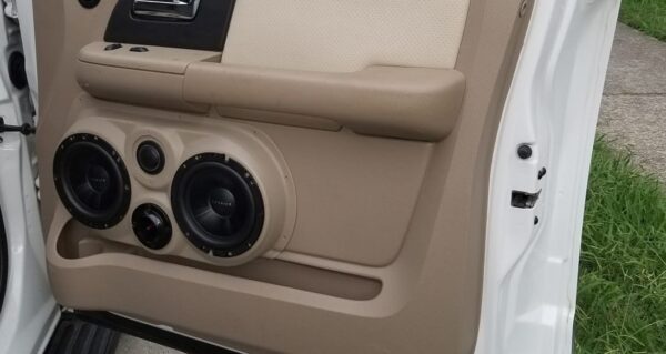 customer image Speaker Upgrade for the Front Door of your 2003-2006 Ford Expedition. Easy installation of a Dual 6.5" Midrange and Dual 3.5" Super Tweeter for the most powerful car stereo possible.