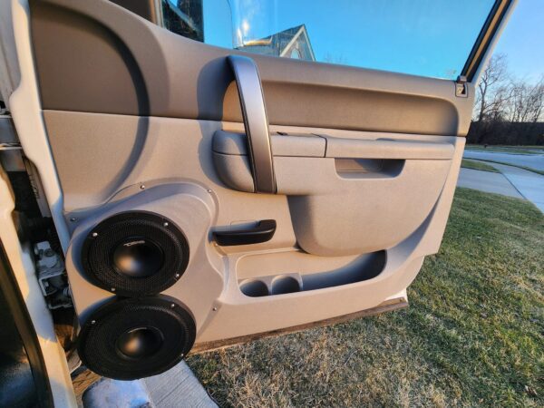 customer image Speaker Upgrade for the Front Door of your 2007-2013 Chevrolet Silverado, GMC Sierra. Easy installation of a Dual 6.5" Midrange for the most powerful car stereo possible.