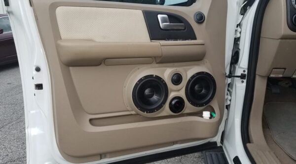 customer image Speaker Upgrade for the Front Door of your 2003-2006 Ford Expedition. Easy installation of a Dual 6.5" Midrange and Dual 3.5" Super Tweeter for the most powerful car stereo possible.