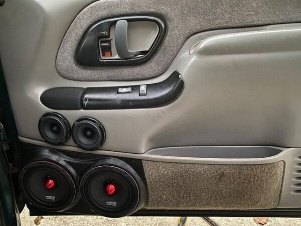 customer image Speaker Upgrade for the Front Door of your 1995-1999 Chevrolet Tahoe, Suburban, Silverado; GMC Yukon, Sierra. Easy installation of a Dual 6.5" Midrange for the most powerful car stereo possible.