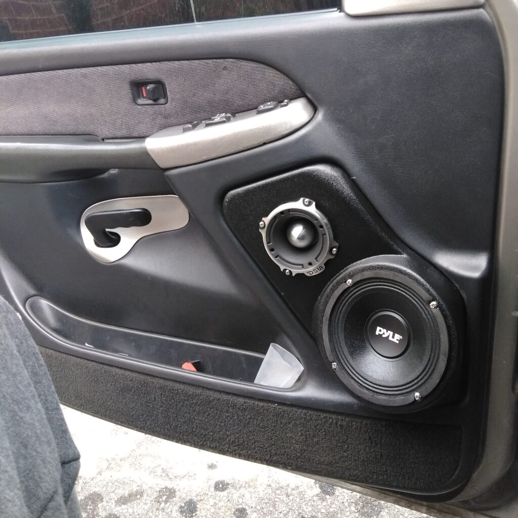 center ortho Speaker Upgrade for the Front Door of your 2000-2006 Chevrolet Tahoe, Suburban, Avalanche, Silverado. GMC Yukon, Sierra. Cadillac Escalade. Easy installation of a 6.5" and 3.5" Midrange or Tweeter for the most powerful car stereo possible.