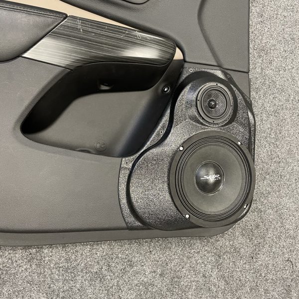 left ortho Speaker Upgrade for the Front Door of your 2014-2023 Jeep Cherokee. Easy installation of a 8" and 3.5" Super Tweeter for the most powerful car stereo possible.