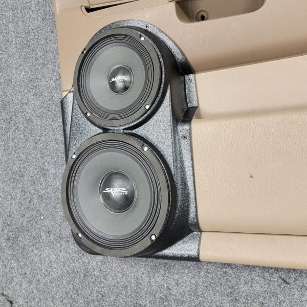 right ortho Speaker Upgrade for the Rear Door of your 2001-2003 Dodge Durango. Easy installation of a 8" and 6.5" Midrange for the most powerful car stereo possible.